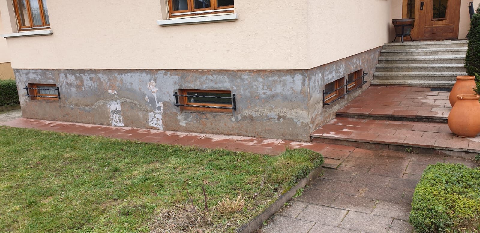 Ravalement de façade avec sous-bassement peint